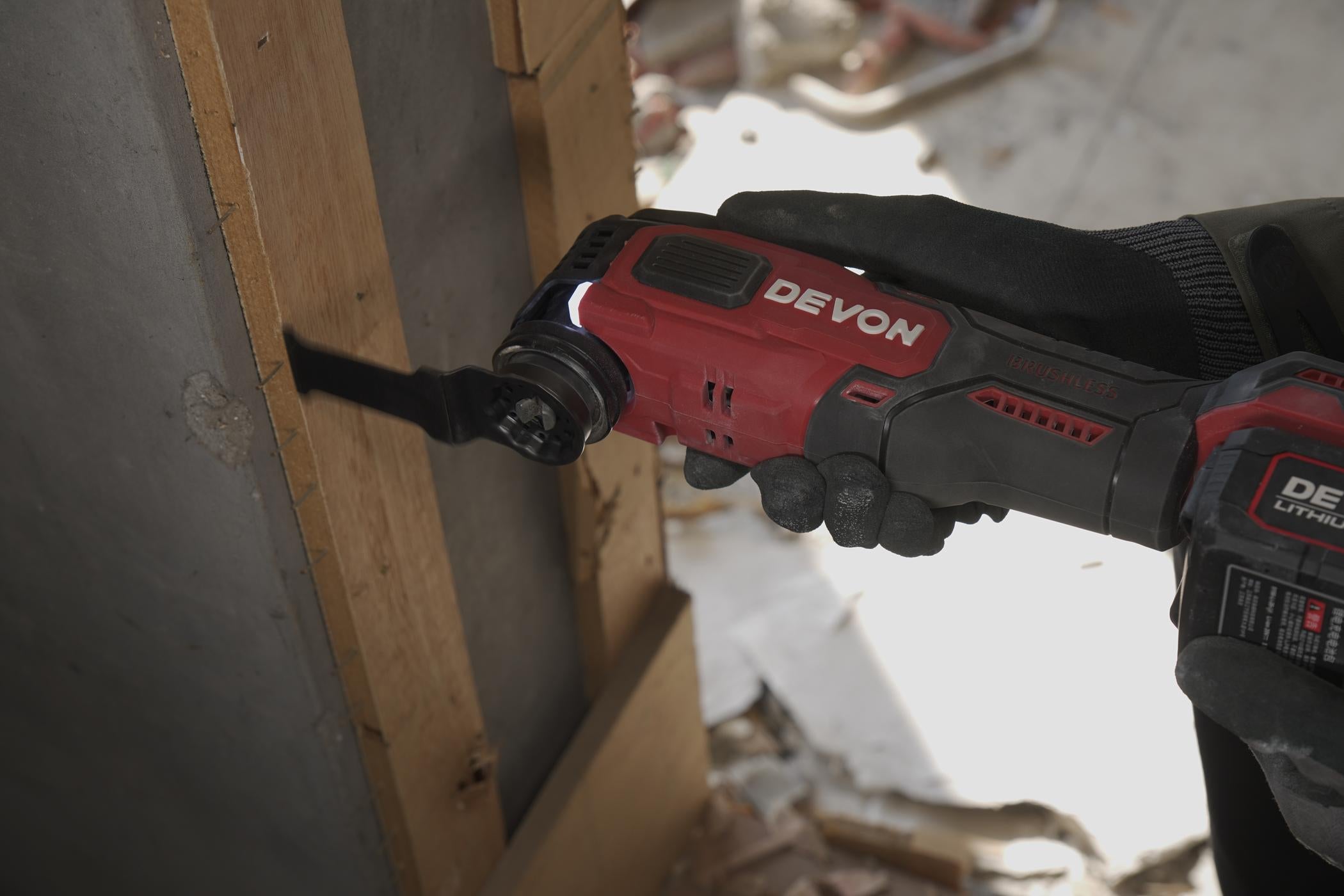 20V MAX CORDLESS BRUSHLESS OSCILLATING MULTI-TOOL