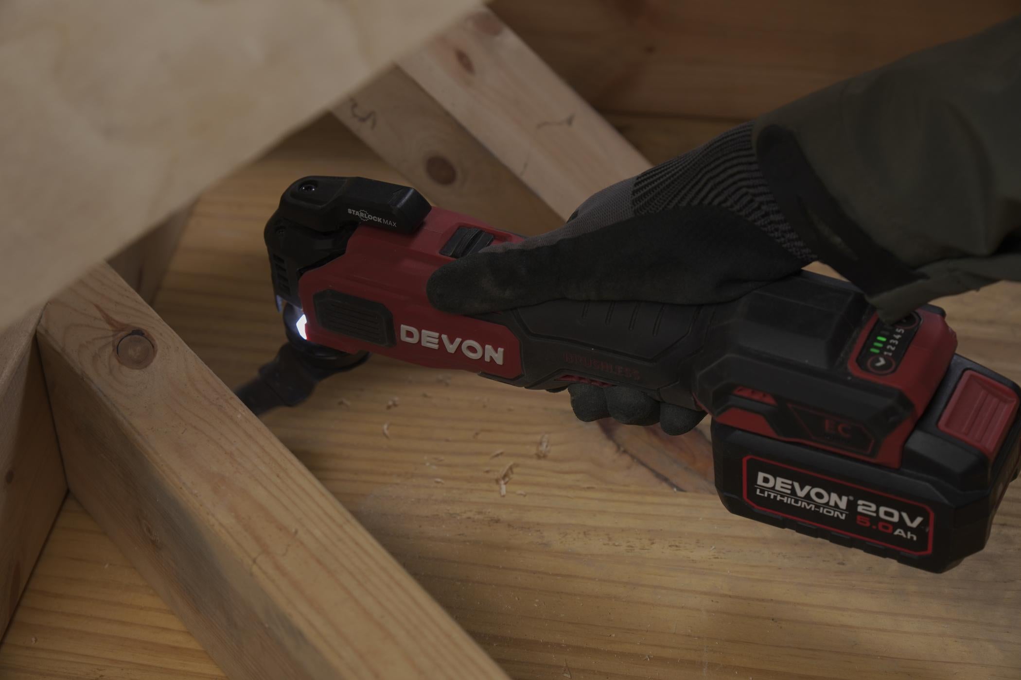 20V MAX CORDLESS BRUSHLESS OSCILLATING MULTI-TOOL